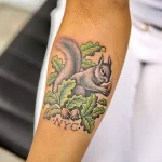 Фото пример рисунка тату белка 18,10,2021 - №0459 - squirrel tattoo - tattoo-photo.ru