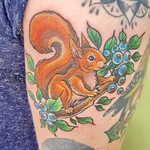 Фото пример рисунка тату белка 18,10,2021 - №0467 - squirrel tattoo - tattoo-photo.ru