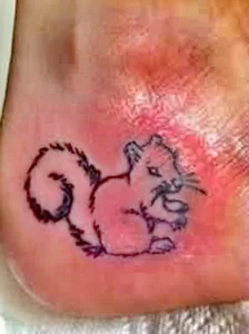 Фото пример рисунка тату белка 18,10,2021 - №0038 - squirrel tattoo - tattoo-photo.ru