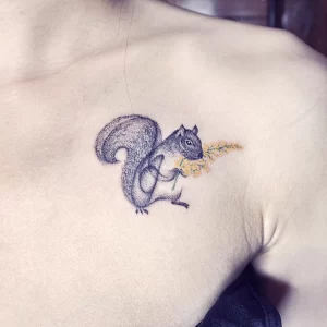Фото пример рисунка тату белка 18,10,2021 - №0056 - squirrel tattoo - tattoo-photo.ru