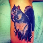 Фото пример рисунка тату белка 18,10,2021 - №0076 - squirrel tattoo - tattoo-photo.ru