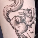 Фото пример рисунка тату белка 18,10,2021 - №0143 - squirrel tattoo - tattoo-photo.ru