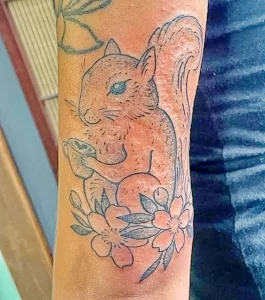 Фото пример рисунка тату белка 18,10,2021 - №0176 - squirrel tattoo - tattoo-photo.ru