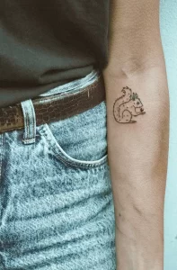 Фото пример рисунка тату белка 18,10,2021 - №0188 - squirrel tattoo - tattoo-photo.ru