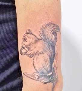 Фото пример рисунка тату белка 18,10,2021 - №0197 - squirrel tattoo - tattoo-photo.ru