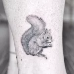 Фото пример рисунка тату белка 18,10,2021 - №0205 - squirrel tattoo - tattoo-photo.ru