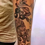 Фото пример рисунка тату белка 18,10,2021 - №0216 - squirrel tattoo - tattoo-photo.ru