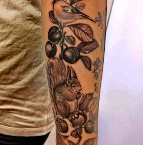 Фото пример рисунка тату белка 18,10,2021 - №0216 - squirrel tattoo - tattoo-photo.ru