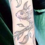 Фото пример рисунка тату белка 18,10,2021 - №0229 - squirrel tattoo - tattoo-photo.ru