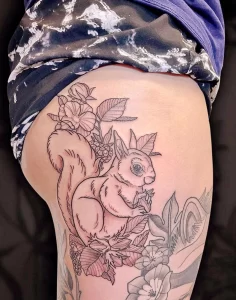 Фото пример рисунка тату белка 18,10,2021 - №0230 - squirrel tattoo - tattoo-photo.ru