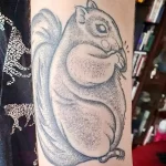 Фото пример рисунка тату белка 18,10,2021 - №0251 - squirrel tattoo - tattoo-photo.ru