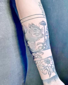 Фото пример рисунка тату белка 18,10,2021 - №0270 - squirrel tattoo - tattoo-photo.ru