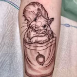 Фото пример рисунка тату белка 18,10,2021 - №0277 - squirrel tattoo - tattoo-photo.ru