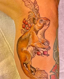 Фото пример рисунка тату белка 18,10,2021 - №0278 - squirrel tattoo - tattoo-photo.ru