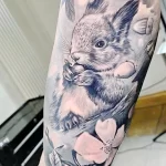 Фото пример рисунка тату белка 18,10,2021 - №0330 - squirrel tattoo - tattoo-photo.ru