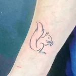 Фото пример рисунка тату белка 18,10,2021 - №0366 - squirrel tattoo - tattoo-photo.ru