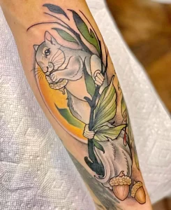 Фото пример рисунка тату белка 18,10,2021 - №0387 - squirrel tattoo - tattoo-photo.ru