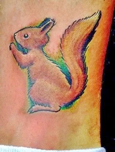 Фото пример рисунка тату белка 18,10,2021 - №0481 - squirrel tattoo - tattoo-photo.ru