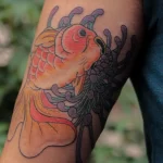 Фото тату золотая рыбка 07,12,2021 - №009 - goldfish tattoo - tattoo-photo.ru