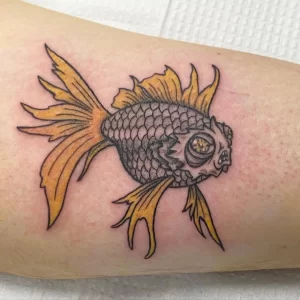 Фото тату золотая рыбка 07,12,2021 - №062 - goldfish tattoo - tattoo-photo.ru
