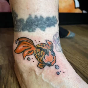 Фото тату золотая рыбка 07,12,2021 - №064 - goldfish tattoo - tattoo-photo.ru