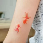 Фото тату золотая рыбка 07,12,2021 - №127 - goldfish tattoo - tattoo-photo.ru