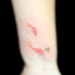 Фото тату золотая рыбка 07,12,2021 - №180 - goldfish tattoo - tattoo-photo.ru
