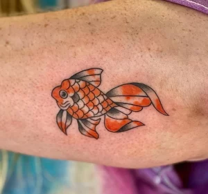 Фото тату золотая рыбка 07,12,2021 - №201 - goldfish tattoo - tattoo-photo.ru