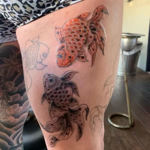 Фото тату золотая рыбка 07,12,2021 - №212 - goldfish tattoo - tattoo-photo.ru
