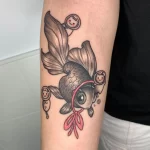 Фото тату золотая рыбка 07,12,2021 - №252 - goldfish tattoo - tattoo-photo.ru