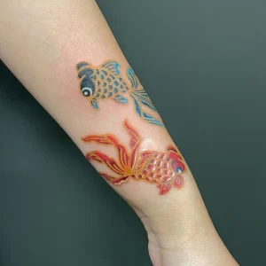 Фото тату золотая рыбка 07,12,2021 - №371 - goldfish tattoo - tattoo-photo.ru