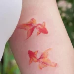 Фото тату золотая рыбка 07,12,2021 - №382 - goldfish tattoo - tattoo-photo.ru