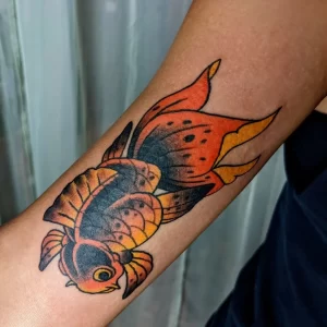 Фото тату золотая рыбка 07,12,2021 - №401 - goldfish tattoo - tattoo-photo.ru