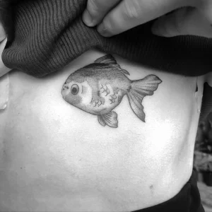 Фото тату золотая рыбка 07,12,2021 - №431 - goldfish tattoo - tattoo-photo.ru