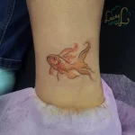 Фото тату золотая рыбка 07,12,2021 - №447 - goldfish tattoo - tattoo-photo.ru