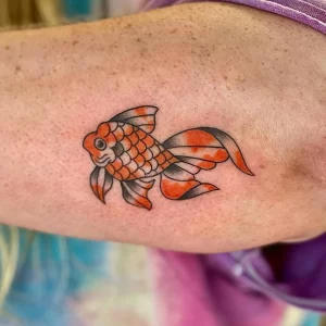 Фото тату золотая рыбка 07,12,2021 - №469 - goldfish tattoo - tattoo-photo.ru