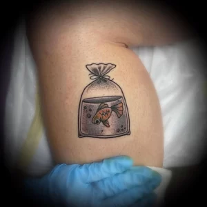 Фото тату золотая рыбка 07,12,2021 - №477 - goldfish tattoo - tattoo-photo.ru