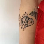 Фото тату золотая рыбка 07,12,2021 - №538 - goldfish tattoo - tattoo-photo.ru
