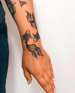 Фото тату золотая рыбка 07,12,2021 - №555 - goldfish tattoo - tattoo-photo.ru