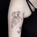 Фото тату золотая рыбка 07,12,2021 - №017 - goldfish tattoo - tattoo-photo.ru