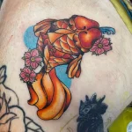 Фото тату золотая рыбка 07,12,2021 - №035 - goldfish tattoo - tattoo-photo.ru