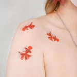 Фото тату золотая рыбка 07,12,2021 - №039 - goldfish tattoo - tattoo-photo.ru