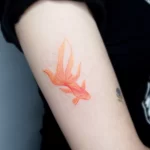 Фото тату золотая рыбка 07,12,2021 - №061 - goldfish tattoo - tattoo-photo.ru