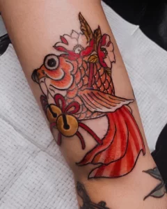 Фото тату золотая рыбка 07,12,2021 - №081 - goldfish tattoo - tattoo-photo.ru