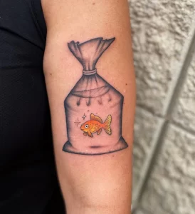 Фото тату золотая рыбка 07,12,2021 - №087 - goldfish tattoo - tattoo-photo.ru