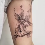 Фото тату золотая рыбка 07,12,2021 - №103 - goldfish tattoo - tattoo-photo.ru
