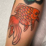 Фото тату золотая рыбка 07,12,2021 - №105 - goldfish tattoo - tattoo-photo.ru