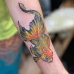 Фото тату золотая рыбка 07,12,2021 - №110 - goldfish tattoo - tattoo-photo.ru