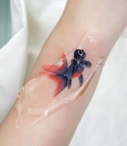 Фото тату золотая рыбка 07,12,2021 - №124 - goldfish tattoo - tattoo-photo.ru
