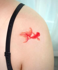 Фото тату золотая рыбка 07,12,2021 - №125 - goldfish tattoo - tattoo-photo.ru